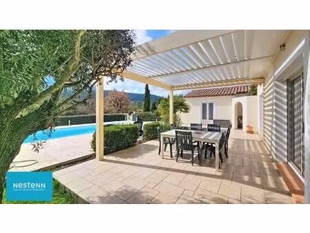 villa t5 de plain pied avec piscine  garage et vue panoramique sur la sainte baume