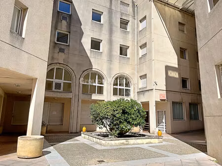 local 97 m² avec terrasse & garage
