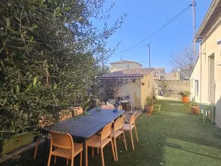 aux portes d'aubagne  élégante maison familiale avec deux studios indépendants