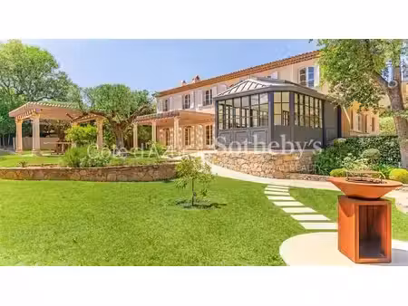 grimaud villa familiale avec piscine  grand jardin paysager et a