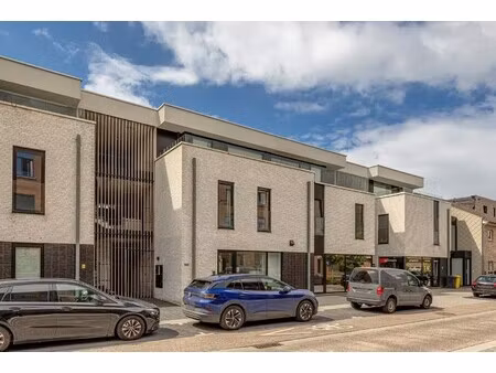comfortabel wonen in 2-slpk app. met ruim terras en parking!