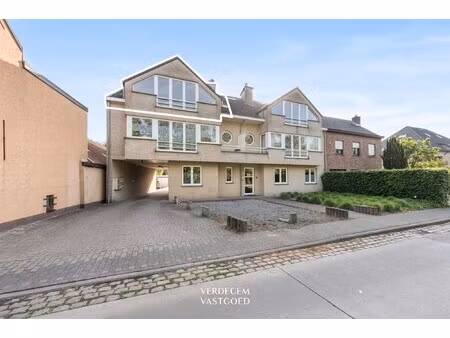 dakappartement met 2 slaapkamers  garage en autostaanplaats