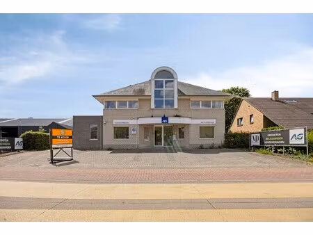 commerciële ruimte met woongelegenheid