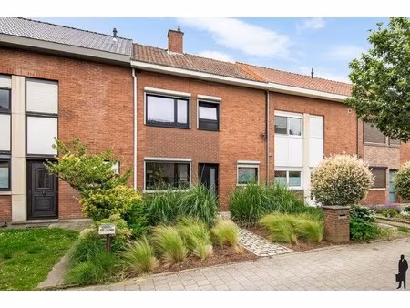 instapklare gezinswoning met 3 slaapkamers en gezellige tuin