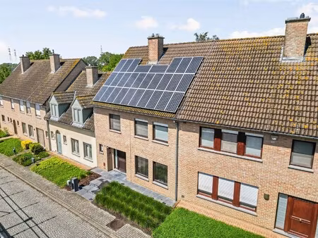verzorgde woning met 4 slaapkamers en afgewerkte zolderruimte