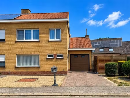 half open bebouwing met drie slaapkamers