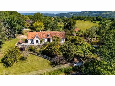 maison en pierre avec tiny house  piscine chauffée et vues exceptionnelles !