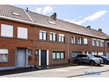 instapklare gezinswoning met 2 staanplaatsen  zonnige tuin en parkzicht