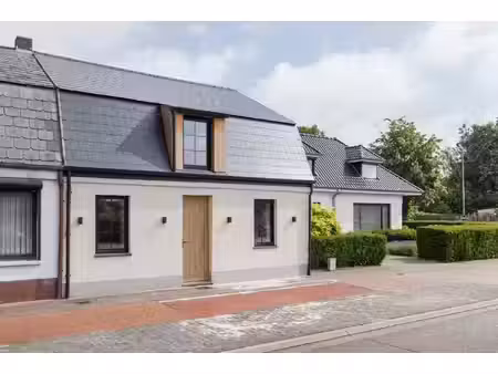 volledig gerenoveerde charmante woning met diepe tuin  3 slaapkamers en epc b