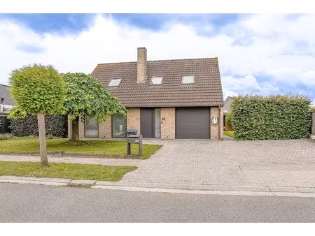 rustig gelegen  open bebouwing te westrode (meise).