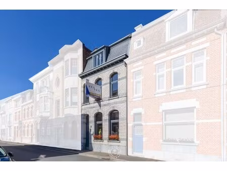 prachtig gerenoveerd herenhuis met authentieke charme en apart bijgebouw