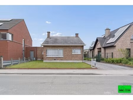 charmante bungalow met mooie tuin en 3 slaapkamers