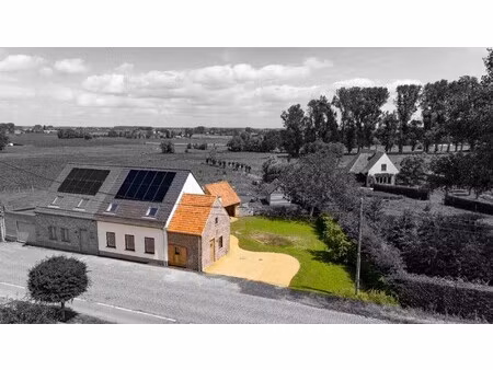 prachtig totaal gerenoveerde gezinswoning met 3 slaapkamers