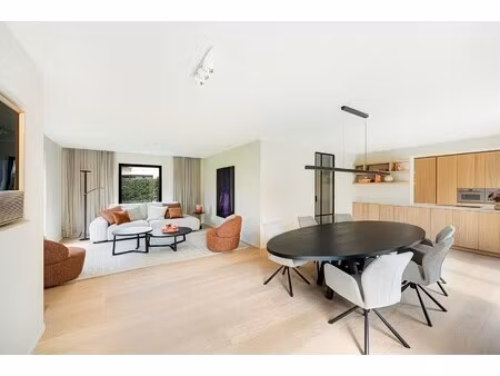 prachtig gerenoveerde villa  rustig gelegen in een residentiële omgeving aan de rand van k