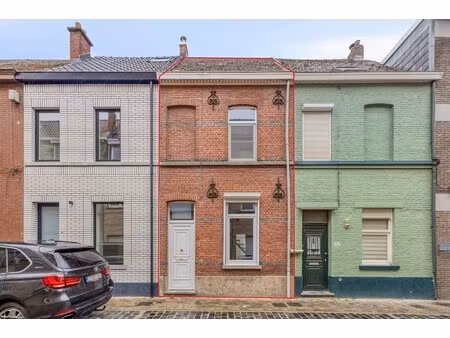 gerenoveerde rijwoning met 3 slaapkamers in het centrum