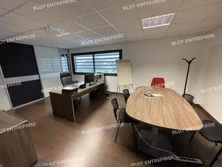 location local d’activités mellac 29300 804m²