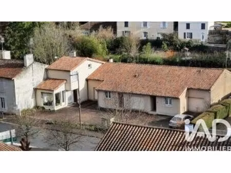 immeuble à lusignan (86600)