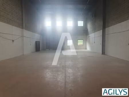 location local d’activités lognes 77185 425m²