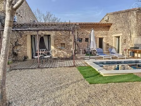 maison ancienne en pierres de 81 m² à vendre à gordes avec piscine privée