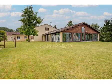 villa 300 m2 avec piscine intérieure chauffée sur propriété de plus de 5400m2