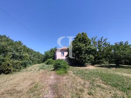 villa avec grand terrain à proximité du centre de valréas.
