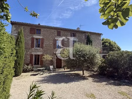 authentique bâtisse en pierre avec jardin et piscine région va