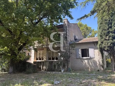 villa avec jardin arboré et idéalement située à l'isle-sur-l
