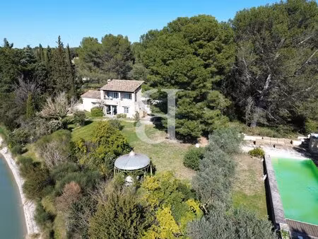 ancienne bergerie avec piscine et dépendances  au calme  à l?