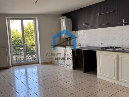 saint-chamond - la valette f3 en duplex + parking privatif