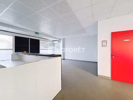 local commercial aubagne 125 m2