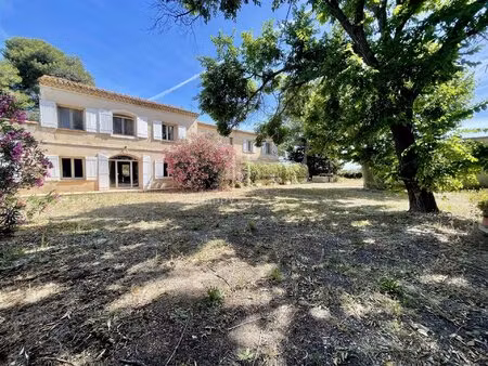 ensemble immobilier implanté sur 8627m2