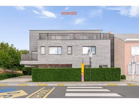ruim 2-slaapkamerappartement met terras en staanplaats