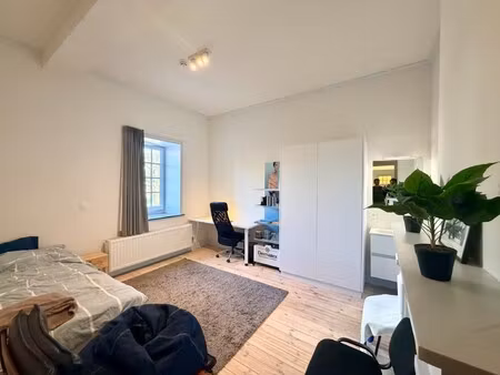 residentie: 't onzent.