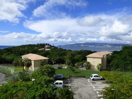 trois ilets : t3 avec splendide vue mer et garage