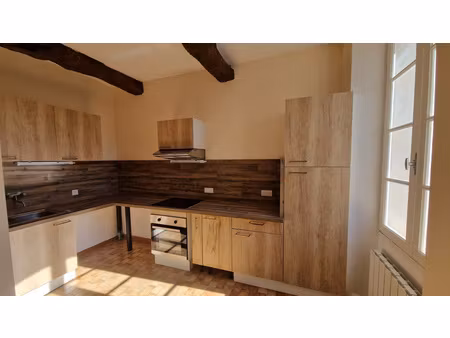 appartement rénové  2 pièces  une chambre.