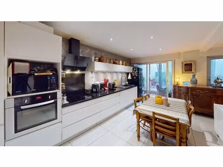 appartement t3 de 87m² en rez-de-jardin avec parking et cellier