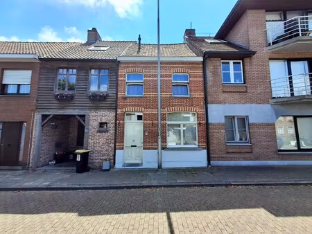 verrassend ruime stadswoning met 3 slpks en tuin in hartje kanegem