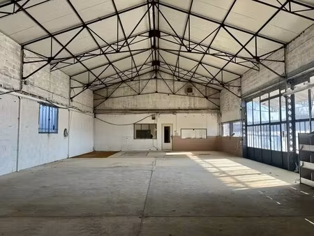 location commerce chateaurenard 13160 300m²
