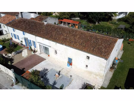 vente maison 9 pièces  242.00m²  préguillac
