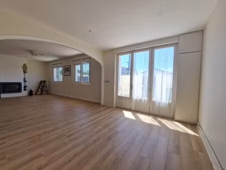 le bouscat jean jaures - t4 beaux volumes avec cour privative