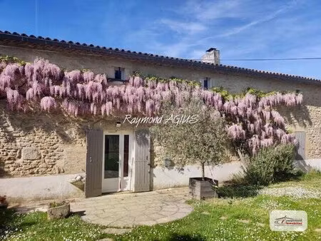 maison traditionnelle en pierre mitoyenne de 3 chambres avec une vue magnifique sur la...