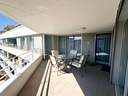 bruges place jean moulin bel appartement avec terrasse  box et parking