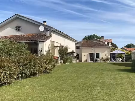 vente maison 10 pièces 240 m² à brie-sous-chalais (16210)  383 250 €