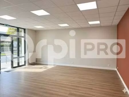 location commerce la rochelle 17000 53m²