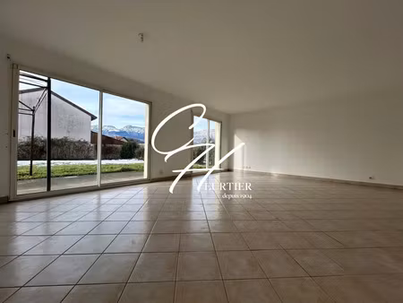 location maison 6 pièces 131m2 jarrie 38560 - 1510 € - surface privée