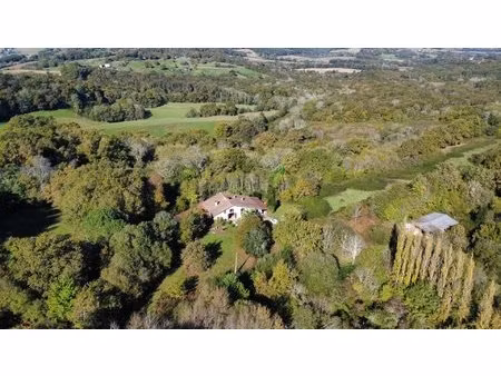 ferme exceptionnelle sans voisin sur 26 ha