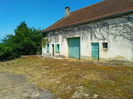 ancienne ferme à rénover sur 7 000 m2 de terrain