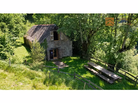 grange d'exception au-dessus de larrau