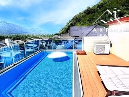 maison de village 200 m2 (t2 et t5 en triplex piscine