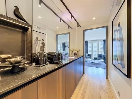 avenue montaigne - t2 de 50 m²